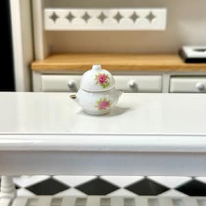 Dollhouse Miniature Porcelain Soup Pot Set: 1/12 Scale Kitchen Decor