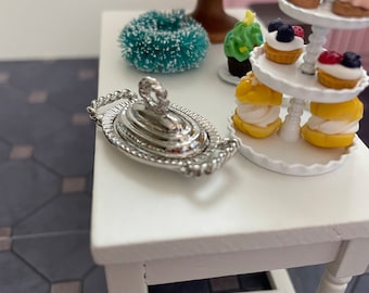 Tapa de metal para plato de servir en miniatura para casa de muñecas a escala 1:12, cacerola ovalada para servir en forma de campana, mango de fundición a presión, 1/12