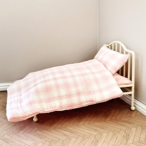 1:12 Scale Dollhouse Miniature Metal Framed Single Bed with 3PC Bedding