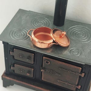 1:12 Scale Miniature Brass Cooking Pot, 1/12 Scale Dollhouse Kitchen Cookware Metal Pan