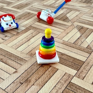 Skala 1:12 Domek dla lalek Miniatura Baby Rock-a-Stack Ring Stacking Toy, 1/12 Domek dla lalek Zabawki dla niemowląt Dzieci (Pierścienie nie mogą zostać usunięte)