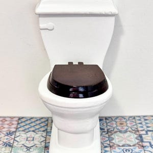 1:12 poppenhuis miniatuur wasruimte wit toilet met stoel die kan worden geopend, 1/12 poppenhuis wasruimte, rond toilet uit één stuk
