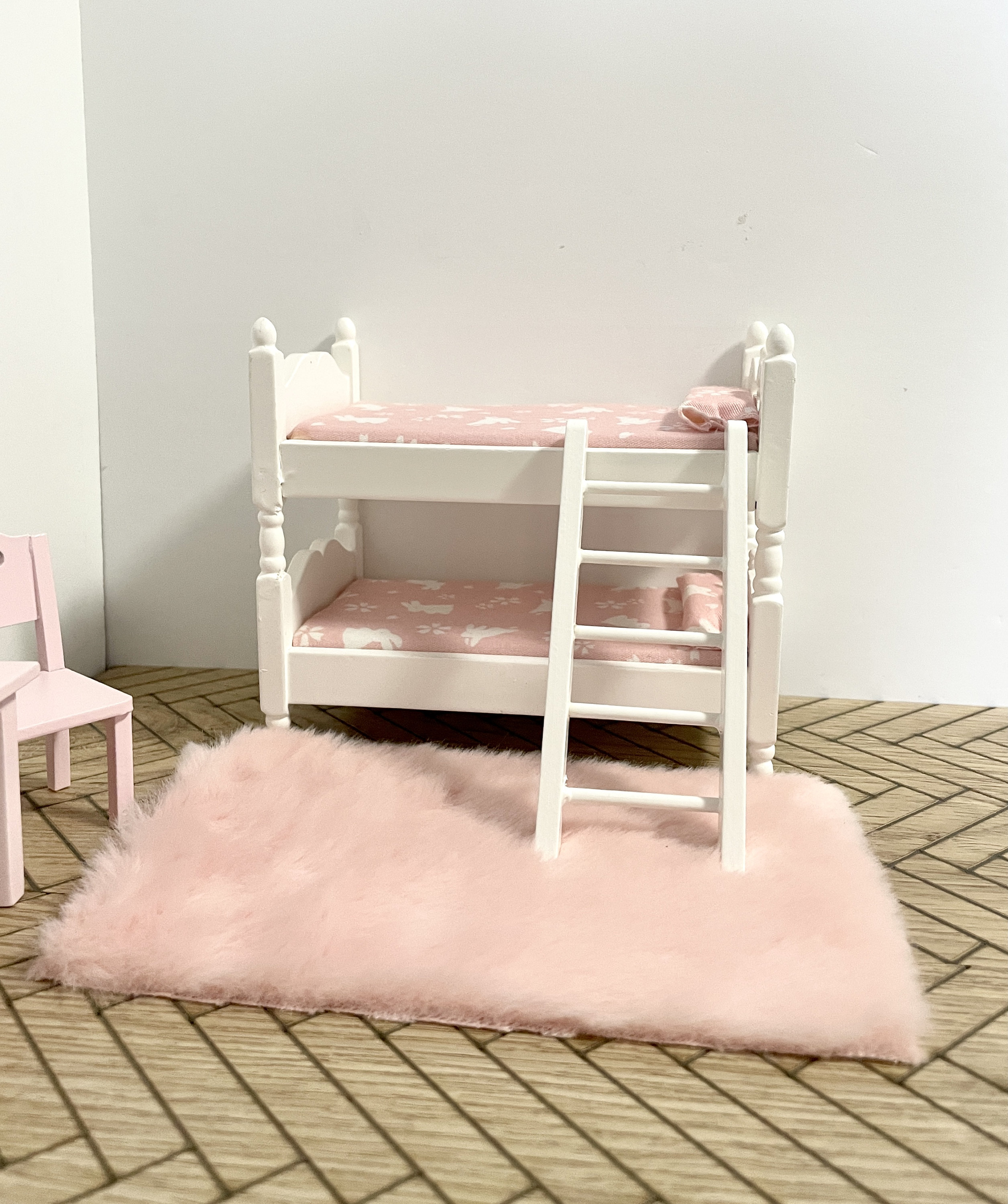Dollhouse Miniature Single Bed White with Pink Bedspread 1:12 inch scale K73 