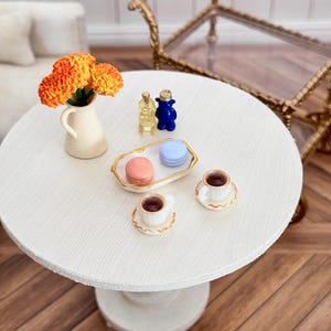 1:12 Puppenhaus Miniatur Lebensmittel Macarons Kaffee-Set, 1/12 Puppenhaus Küche Accessoires Kaffeetassen Dessert Teller (Material Resin)
