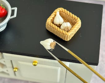 1:12 Scale Dollhouse Miniature Kitchen Imitated food Basket of Garlic, 1/12 Doll House Kitchen Basket Clay Vegetable