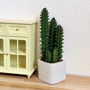 Dollhouse Miniature “Like-a-real” Cactus Plant in Cement Pot, 1：12 Scale 1/6 Scale Doll Furniture Decorating Accessories Plant