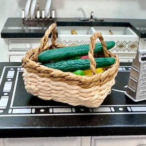 1:12 Scale Dollhouse Accessories Miniature Handmade Weaving Storage Basket W/Handles, 1/12 Dollhouse Storage Baskets