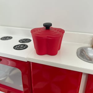 1:12 Scale Miniature Flower Shaped Cast Iron Pot-Red, 1/6 Scale Dollhouse Kitchen Cookware Metal Soup Pot