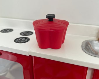 1:12 Scale Miniature Flower Shaped Cast Iron Pot-Red, 1/6 Scale Dollhouse Kitchen Cookware Metal Soup Pot