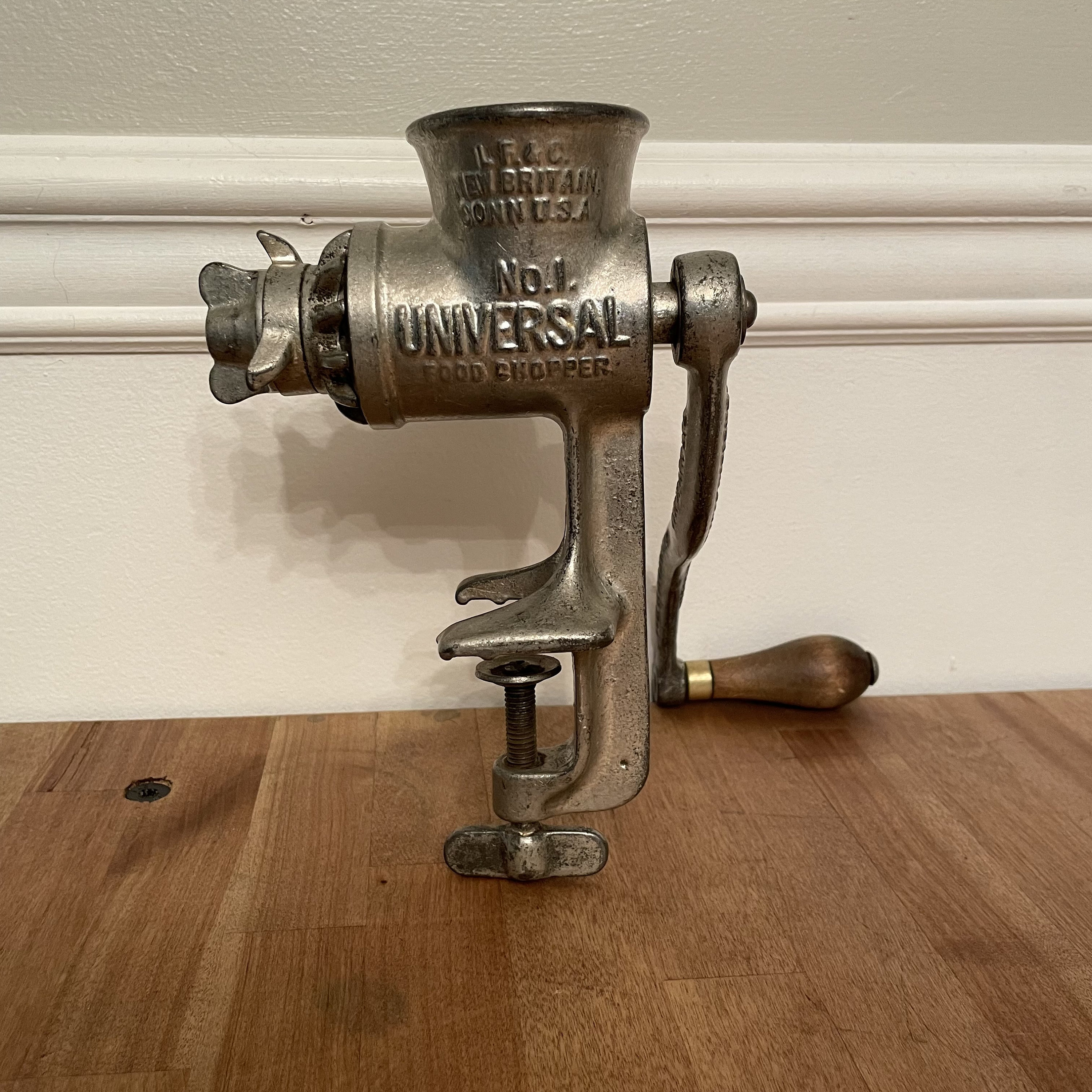 1940s Universal No. 2 Meat Grinder Food Chopper Hand Cranked Wood Handle  Usa