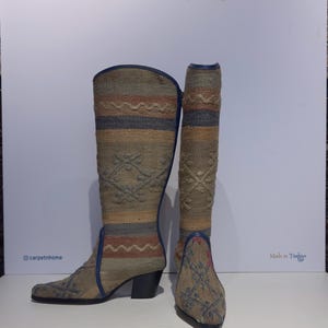 EUA 9 -- Botas Kilim -- Botas Kilim antigas -- Botas exclusivas -- Tamanho 9 EUA -- Botas Kilim florais -- Únicas