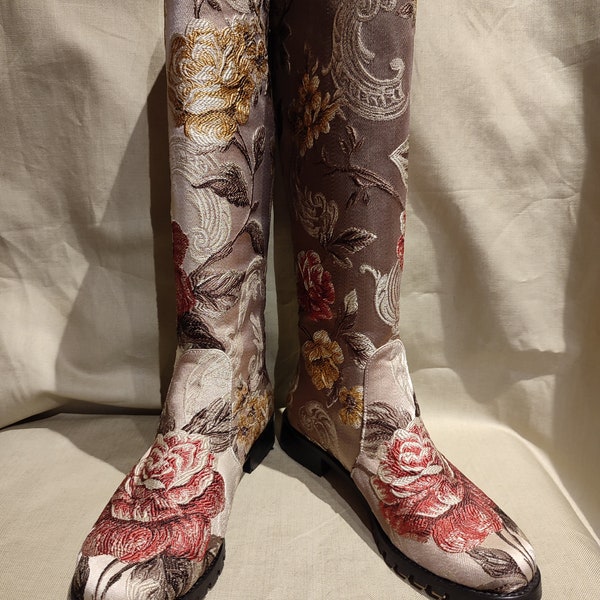 Bottes en textile#unique boots#queen loves me#femdom#size8 US#I like it#comfy boots#western boots#cowbo yboots#feet love#feet#bare feet#