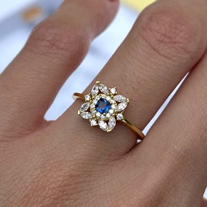 Sapphire Flower Ring-September Birthstone-Blue Gemstone Promise Ring-Gold Plated Ring-Square Sapphire Gemstone-Minimalist Ring-Sapphire Halo