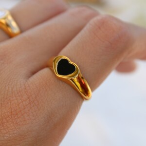 White Shell Heart Ring Onyx black Heart Trendy Heart Jewelry Waterproof Statement Ring Black Signet Ring Dainty Stamping Stacking Gold Ring