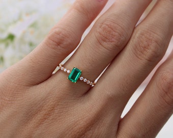 Infinity Emerald Ring, Emerald Dainty Baguette Stacking Ring, Gold Minimalist Emerald Ring, Dainty Promise Emerald Ring, Gold Eternity Ring