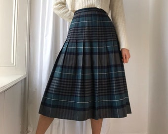 lined Vintage womans kilted skirt,grey tartan waist 28 inch