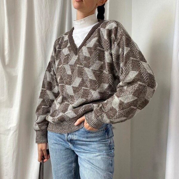 Knitted sweater with geometric pattern