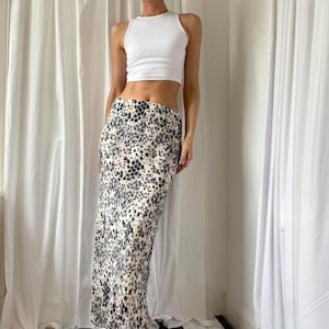 Vintage 00s Y2K Cream and Grey Ditsy Floral Print Bias Cut Sheer Layer Maxi Fairy Skirt UK 12