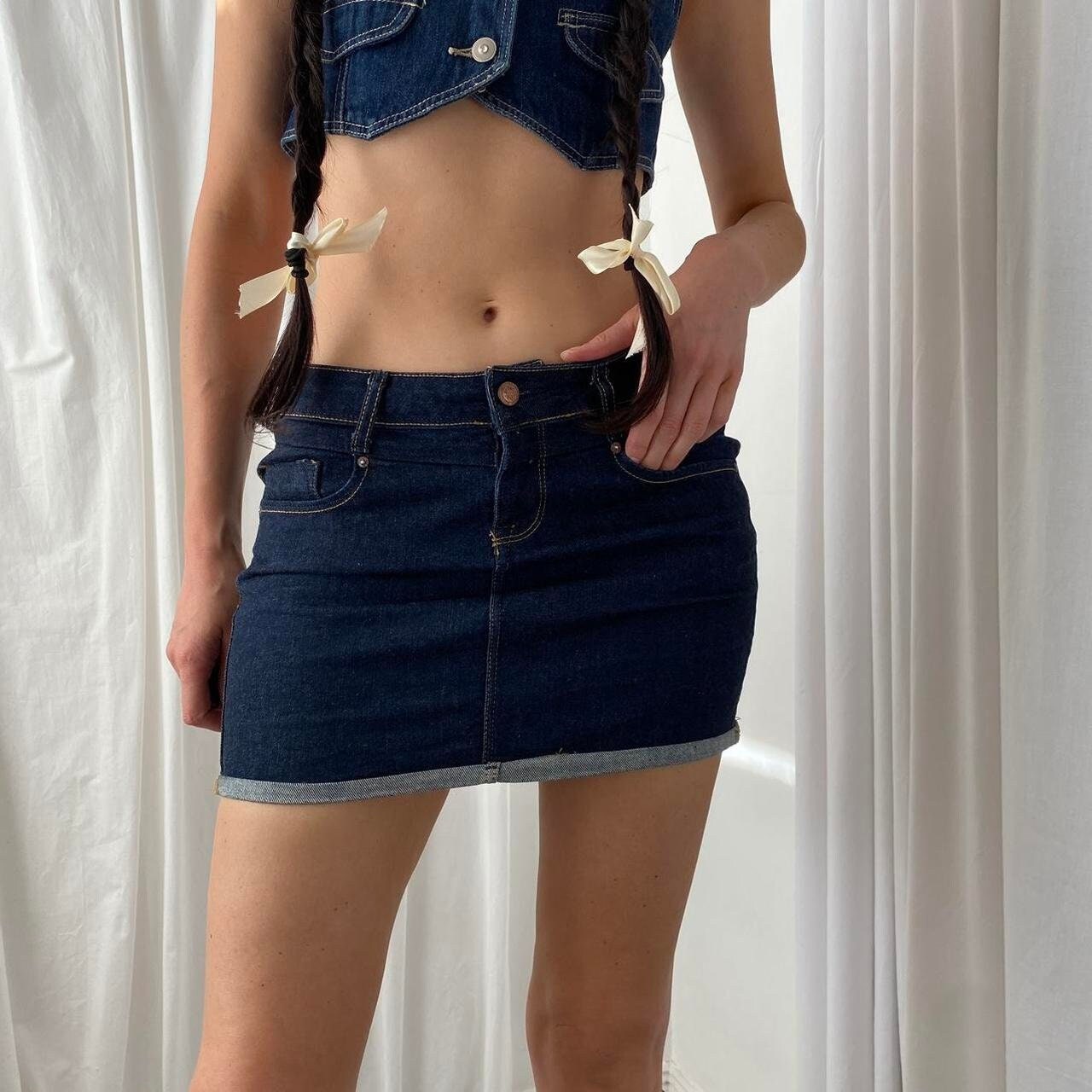 Vintage Y2K Low Waist Denim Pleated Mini Skirt with Belt Detail (34 EU –  Michelle Tamar