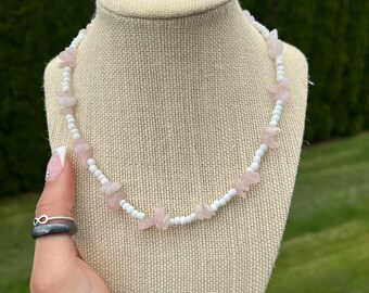 Collar de cuentas de cristal con chips: joyería bohemia curativa hecha a mano