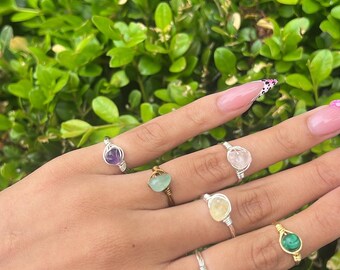 Anillo de cristal: anillo de cristal envuelto en alambre hecho a mano