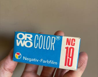 Vintage Vintage ORWO Color NC19 Przeterminowany film średnioformatowy NRD-owski film fotograficzny NOS rzadki z 1986 r.