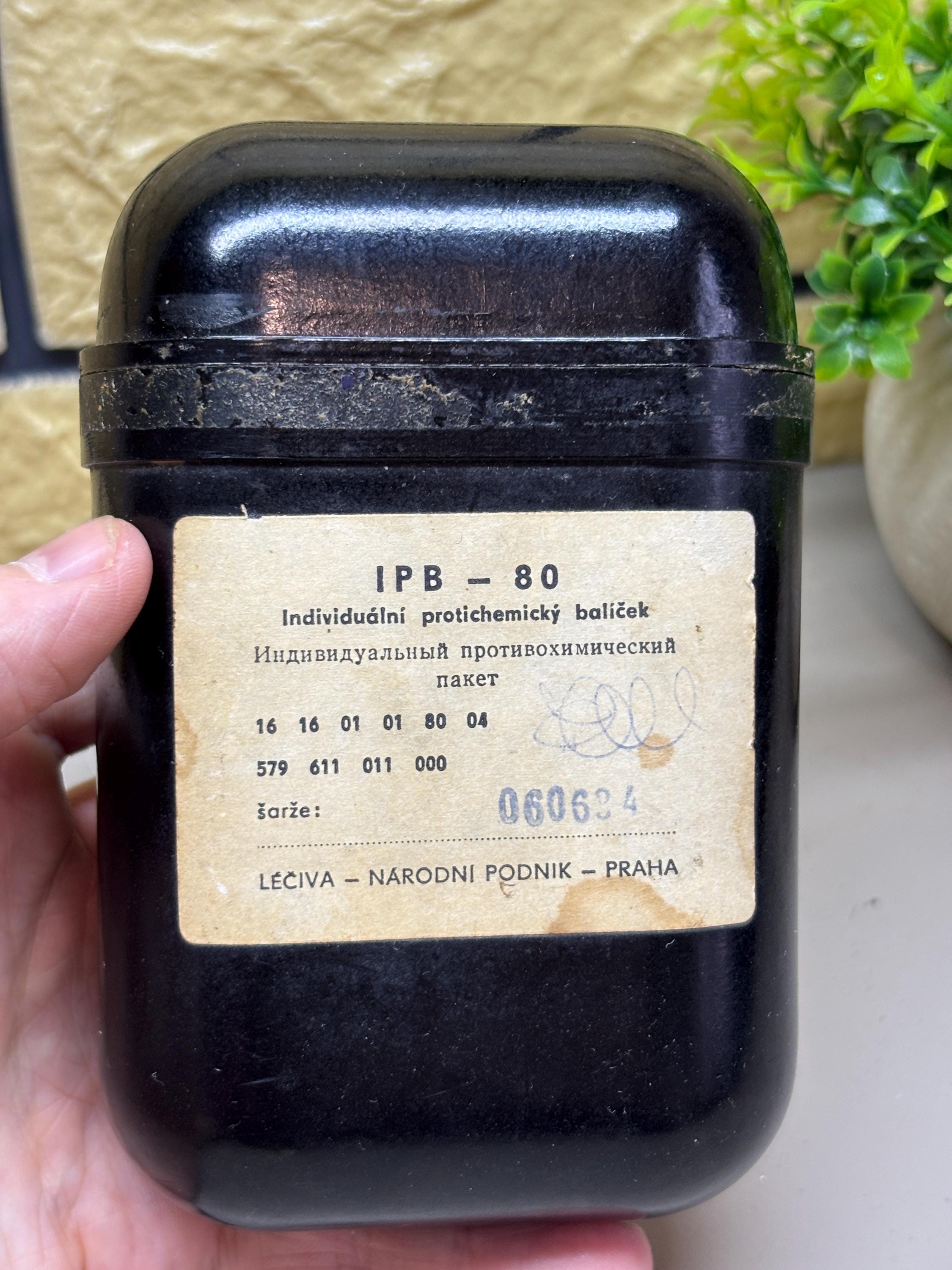 Rare Vintage Bakelite Polish Military First Aid Kit IPB-80 – Empty