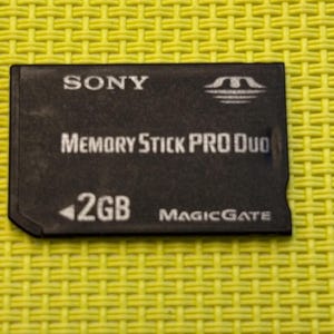 Carte mémoire Sony Memory Stick PRO Duo, 2 Go, Magic Gate, fabriquée au Japon, pour appareils photo numériques Sony.