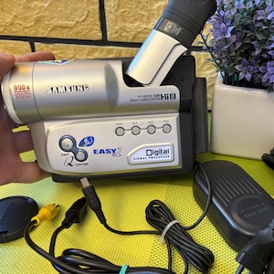 Samsung video camera,In working order, a working digital ,video camera ,Samsung VP-W95D , Handycam, Cassettes hi 8, 8mm cassettes
