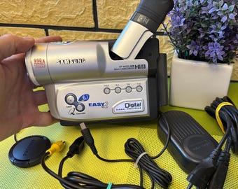 ソニー ハンディカム CCD-TR515E ビデオ Hi8 PAL カメラ + ストラップ