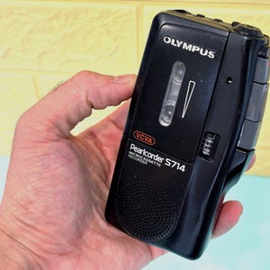 Rekorder Olympus Olympus S714, Funktionierender Mikrokassettenrekorder Olympus S714, eingebauter Lautsprecher und Mikrofon, Bandmeterzähler
