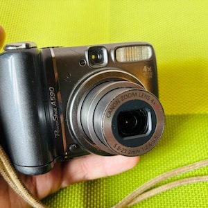 非常に人気のあるカメラキヤノン、動作中、クール、キヤノンデジタルカメラ、キヤノンPowerShot A590 IS、カメラ、初心者とプロ向け、コンパクト