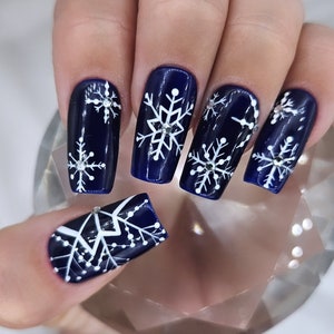 Snowflake | Luxury Press On Nails | Apres | Gel Press Ons | Customizable | Winter | Hand Painted | Rhinestone