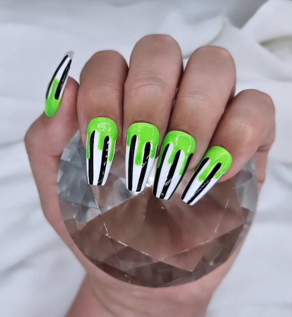 Green glow in the dark nails hot sale