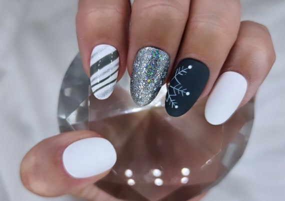 35 Trending Winter Nail Colors & Design Ideas for 2024 - TheTrendSpotter