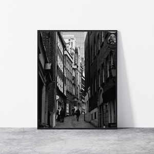Streets of London in Black and White, Printable Wall Art, Digital Photography for Print, High Resolution Image, Gift for Holiday or Birthday