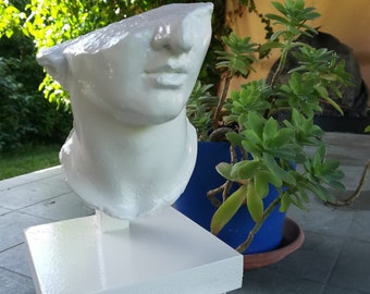 Fragmentair kolossaal hoofd van een jeugd_ Sculptuur - Replica sculpture_ Beroemde sculpturen