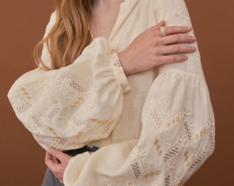 Ukrainian linen modern peasant vyshyvanka blouse. Motrya blouse in antique white