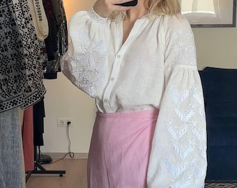 Blouse paysanne moderne ukrainienne en lin sofy vyshyvanka avec broderie Poltava blanche