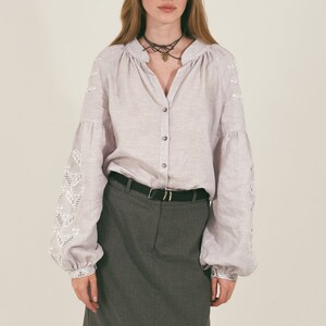 Ukrainian linen modern peasant vyshyvanka blouse. Motrya blouse in light gray image 2