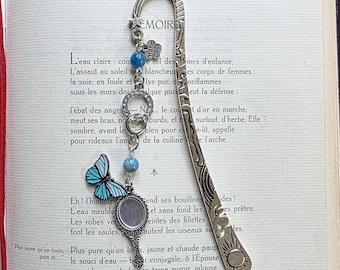 Enchanted mirror bookmark with customizable blue apatite stones. Custom metal bookmark with gemstones. Fantasy, fairy tale.