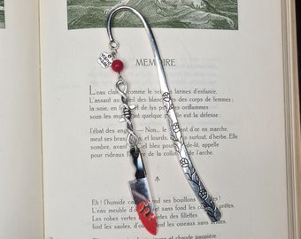 Cute bookmark, custom bookmark, metal bookmark, bookmark, marque-pages, couteau, thriller, policier, corail rouge, bijou, handmade, gift.