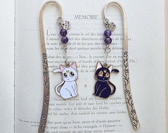 Manga bookmark, black cat and white cat. Natural amethyst stones, customizable. Metal bookmark, cat. Customizable gemstones.