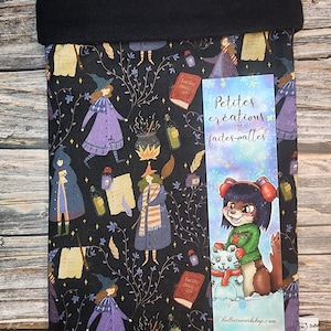 Magical fantasy book sleeve, witchy design. Made of cotton and lined with cotton flannel. Witchy book sleeve. Gift for readers. Kindle protection.