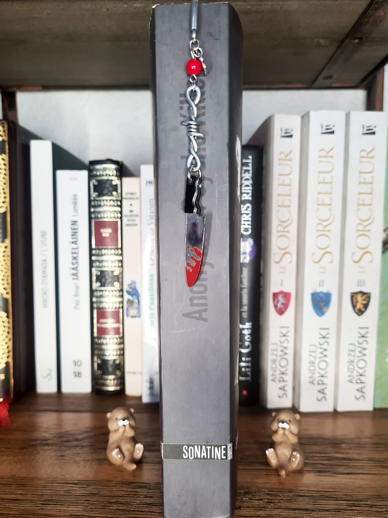 Cute bookmark, custom bookmark, metal bookmark, bookmark, marque-pages, couteau, thriller, policier, corail rouge, bijou, handmade, gift. image 3