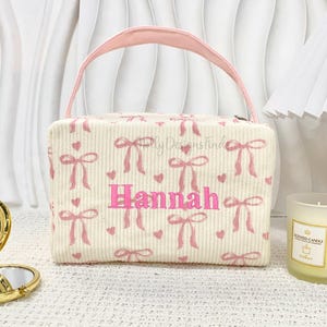 Rosa rosettmanchester-sminkväska med broderat namn, personlig necessär i manchester, sminkväska med stor kapacitet, present