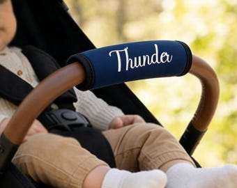 Haftowana zawieszka na rączkę wózka, spersonalizowana owijka na rączkę wózka i bagażu, spersonalizowana zawieszka na bagaż, spersonalizowana tabliczka na wózek, prezent na baby shower