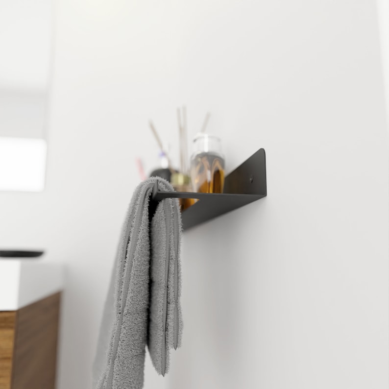 Minimalistisk badrumshylla i metall med handdukshängare - Modern badrumsorganisatör bild 4