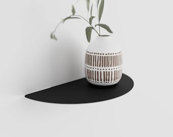 Minimalistisk halvcirkelformad vägghylla i metall: Modern flytande hylla