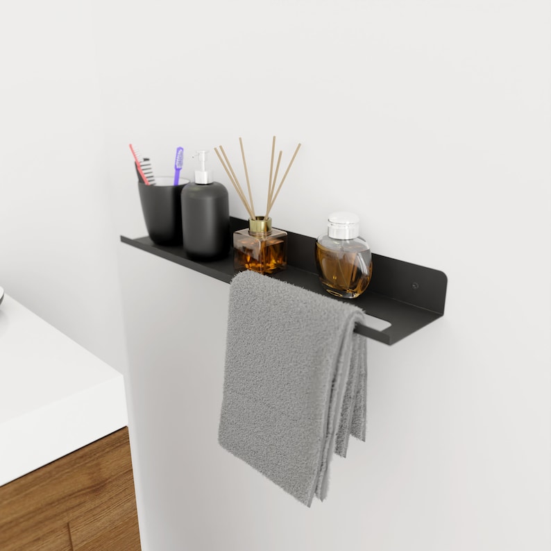 Minimalistisk badrumshylla i metall med handdukshängare - Modern badrumsorganisatör bild 2